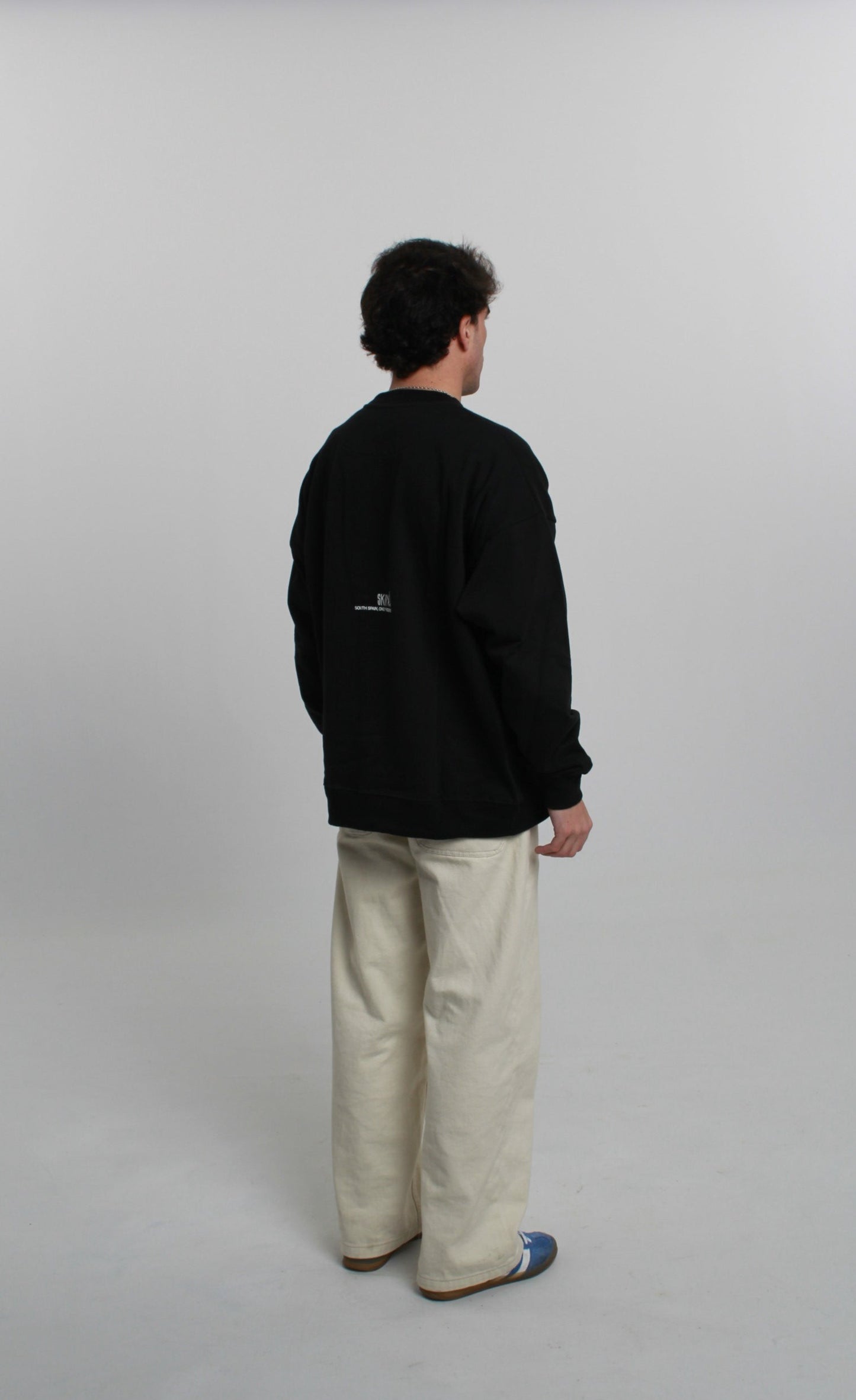 CREWNECK BLACK