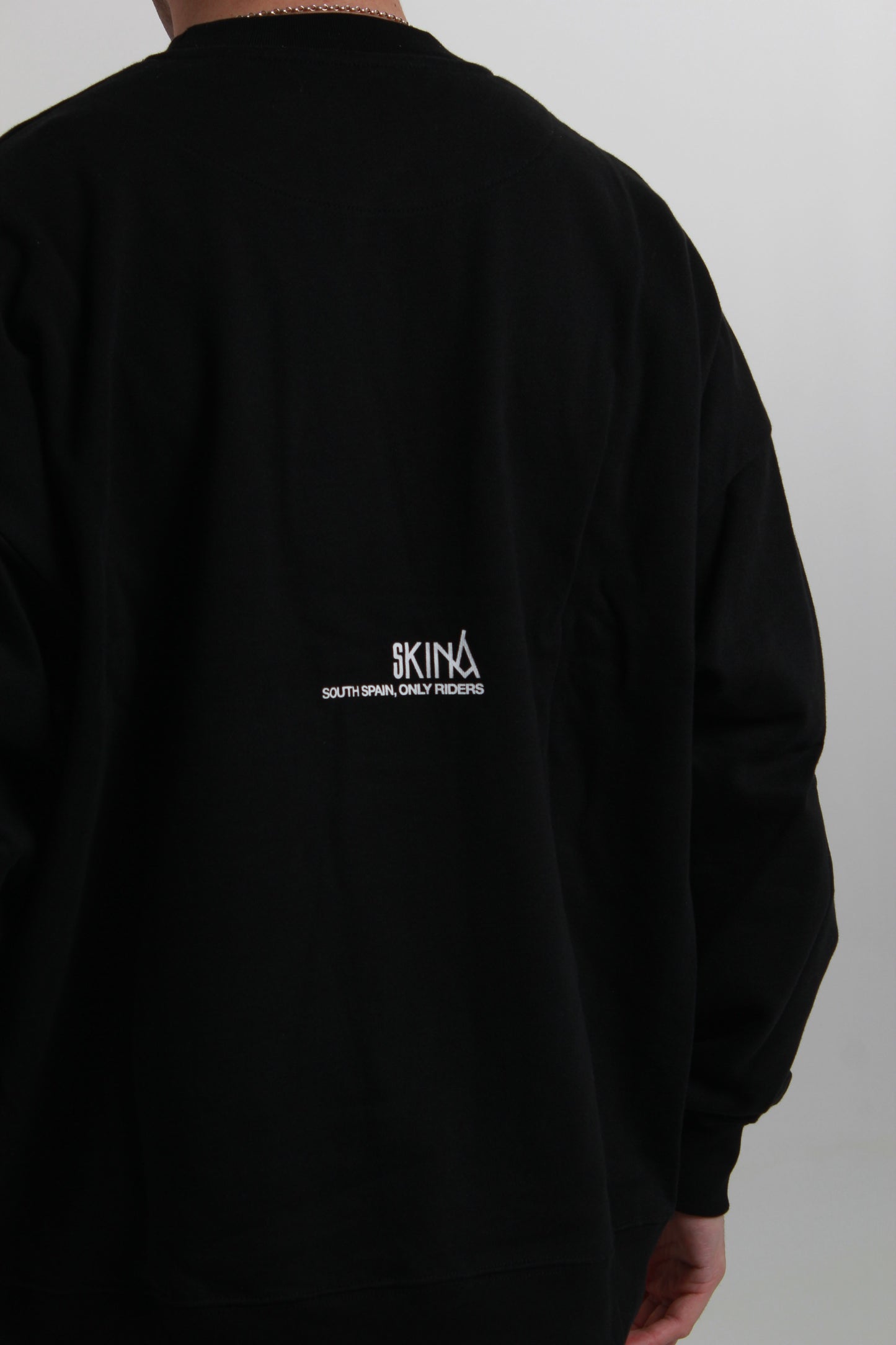 CREWNECK BLACK